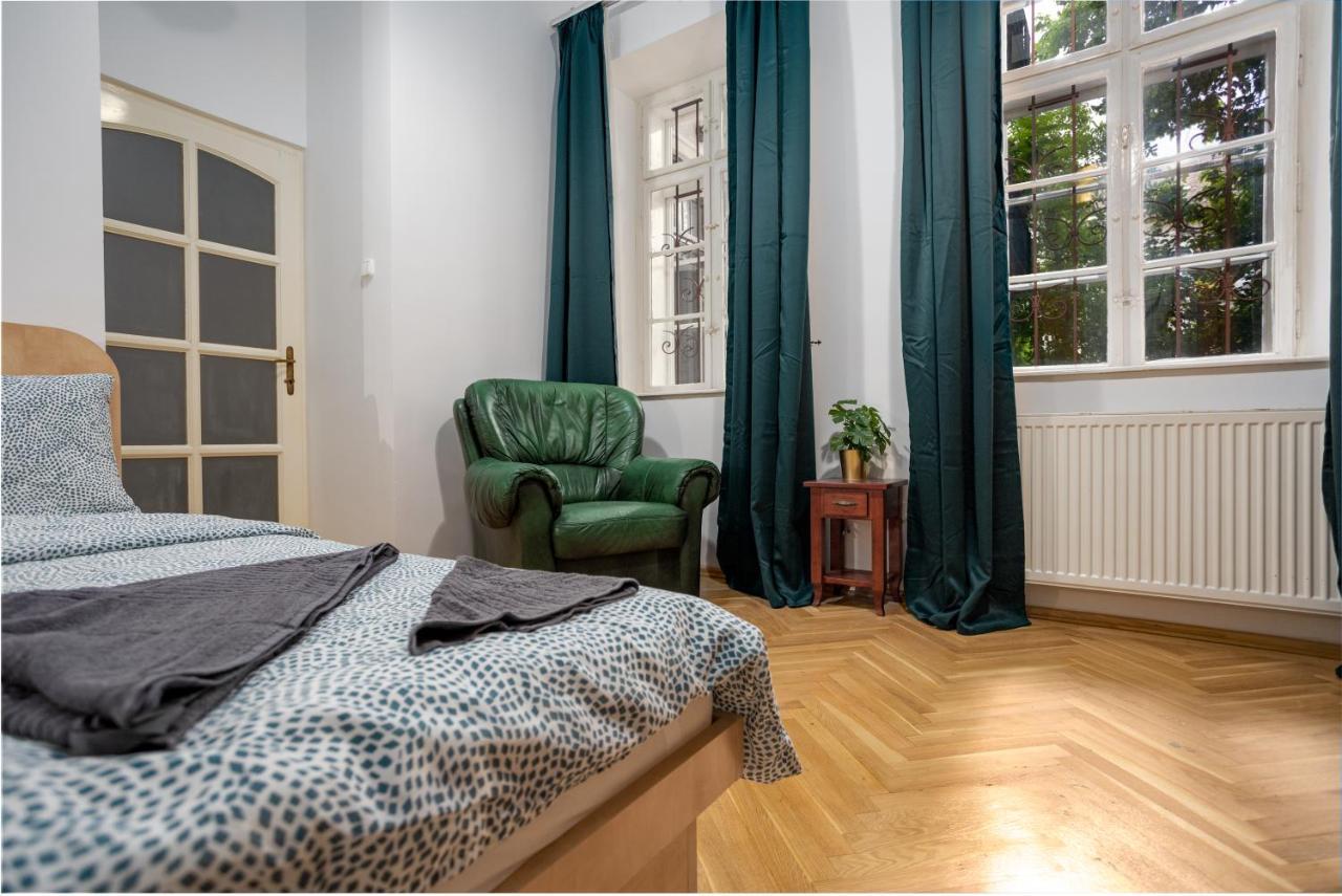 Emerald With Free Parking Apartman